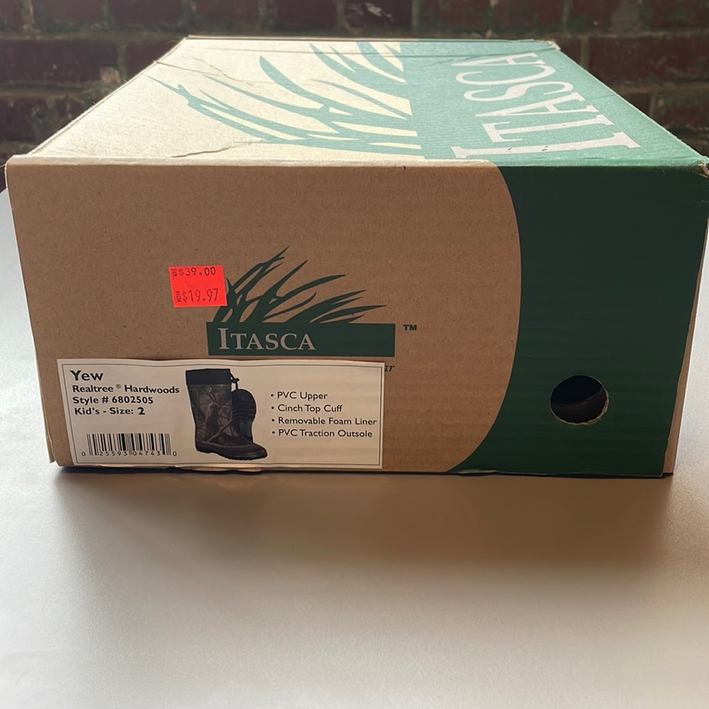 Kid’s Realtree Muck Boots NWT Camo Print Waterproof